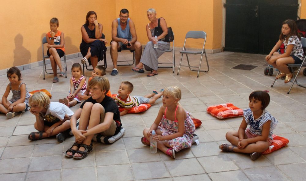 Djeca pozorno slušaju (Foto: Rudinapress/Sanja Henjak)