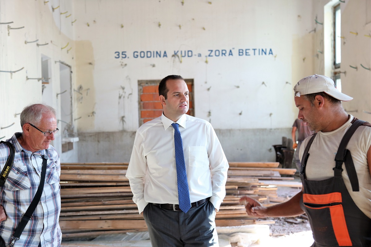 Načelnik Ivan Klarin s inženjerom Tim Colora (Foto: Rudinapress/H. Pavić)