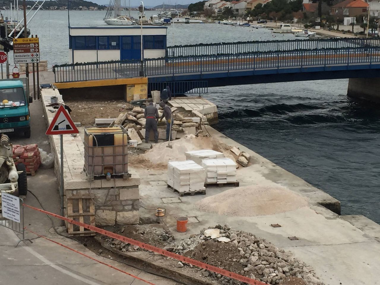 Featured image for “Uz pet murterskih kafića i restorana, doček Nove godine spremaju samo Sabo u Tisnom i Rišpet u Pirovcu”
