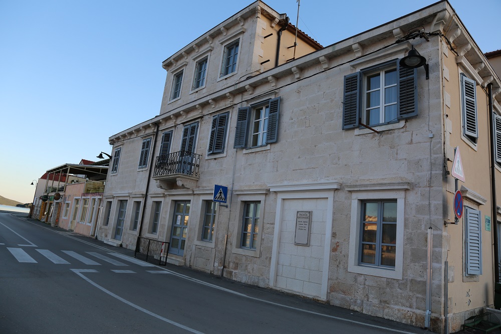 Knjižnica Tisno (2)