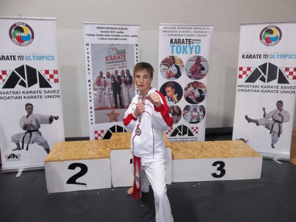 Featured image for “Pirovački karate kid – Luka Božac – viceprvak države za mlađe kadete”