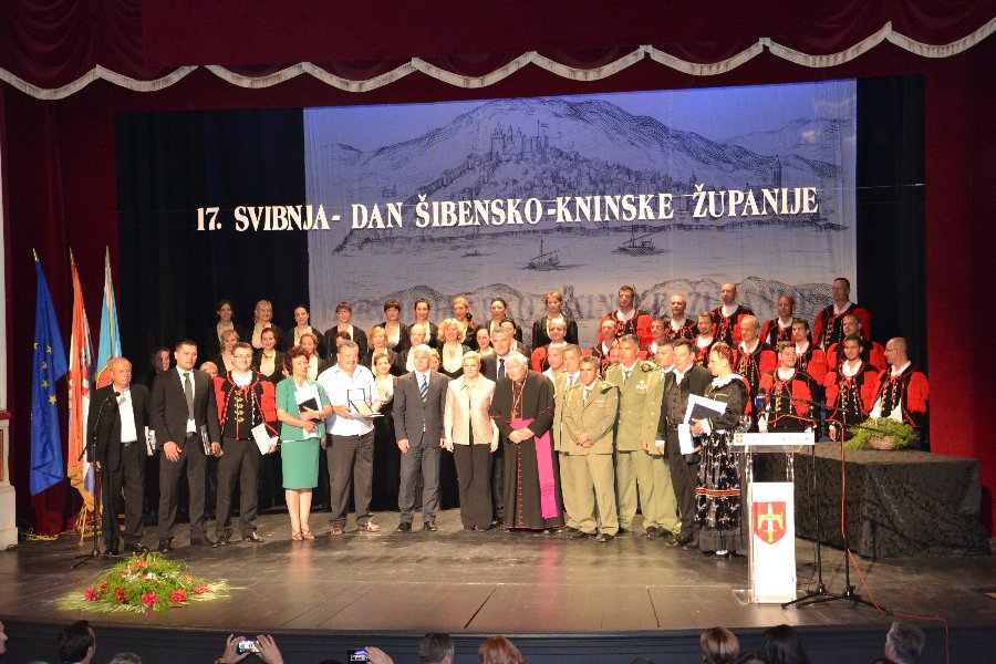 Featured image for “Klarin izražava ‘ogorčenje politikom župana Pauka prema stanovnicima općina Tisno i Murter-Kornati’”