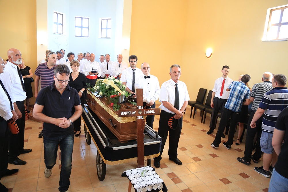 Featured image for “Posljednji ispraćaj: Boris Čubrić ostaje uzor kolegama i sumještanima”