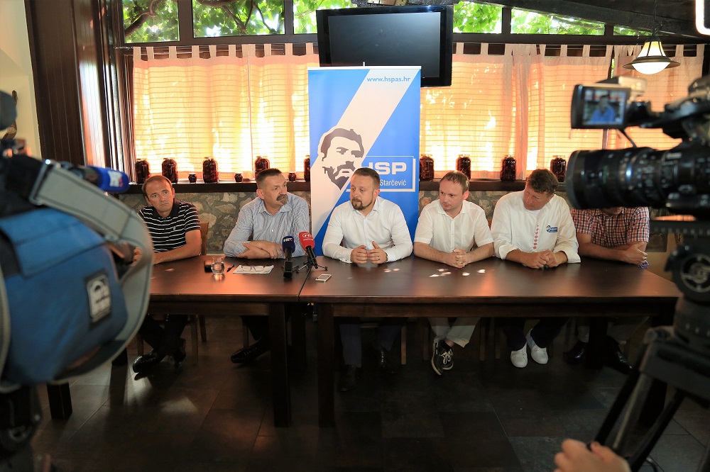 Pravaši u 'Bobe' (Foto: Rudinapress/H. Pavić)