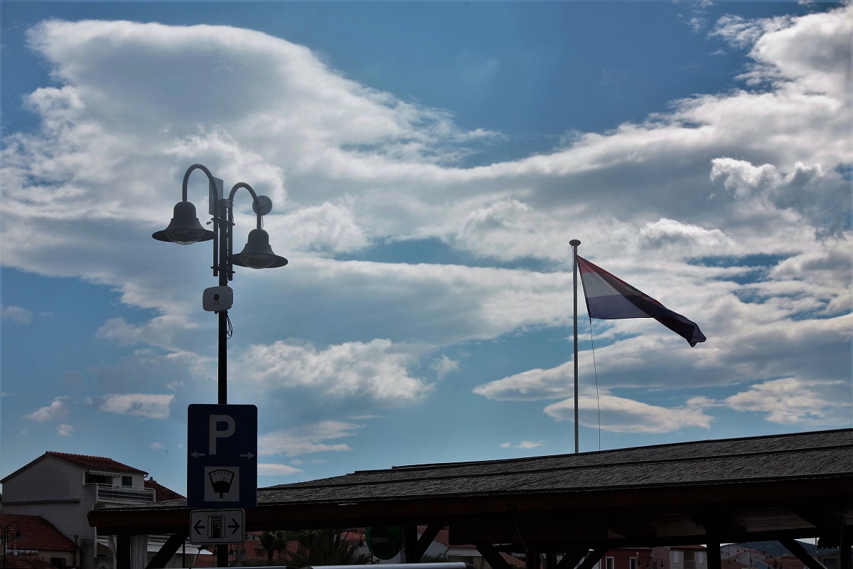 Featured image for “Besplatni internet kao dio turističke infrastrukture – u Tisnom, Jezerima i Betini starta javni WiFi sustav”
