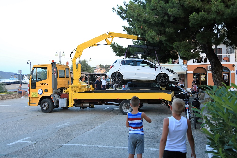 Opel je odmah otišao (Foto: Rudinapress/Hrvoslav Pavić)