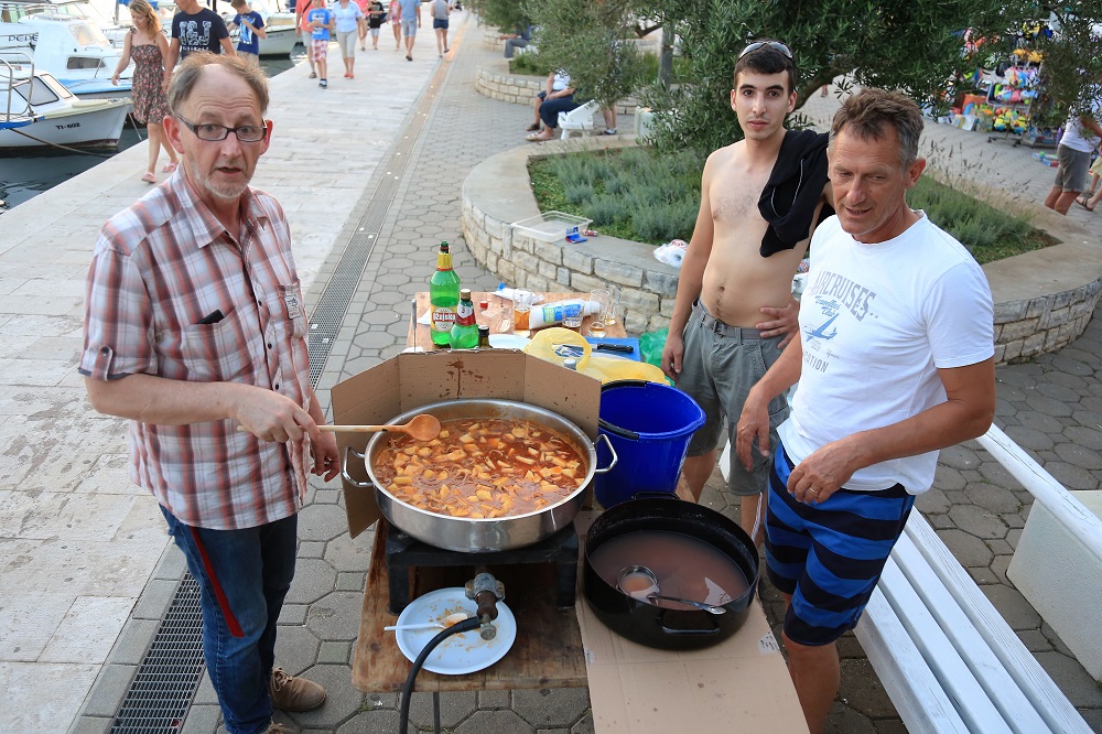 Featured image for “Pirovačka Glazbarska kužina odlučila – Tišnjani su najbolji kuhari među glazbarima”