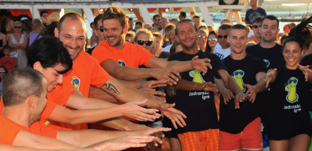 Featured image for “Jadranske igre u Pirovcu, Jezera pišu priču starog ribara, u Tisnom i Murteru glazbena večer, a Betina u znaku sporta”
