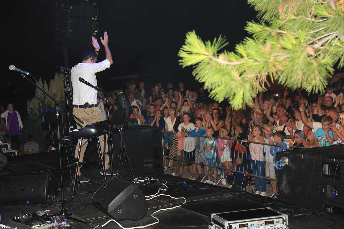 Featured image for “FOTO Održan božićni koncert učenika tišnjanske glazbene škole”