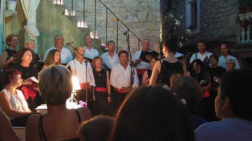 Featured image for “Večeras radionice, zbor i gitare”