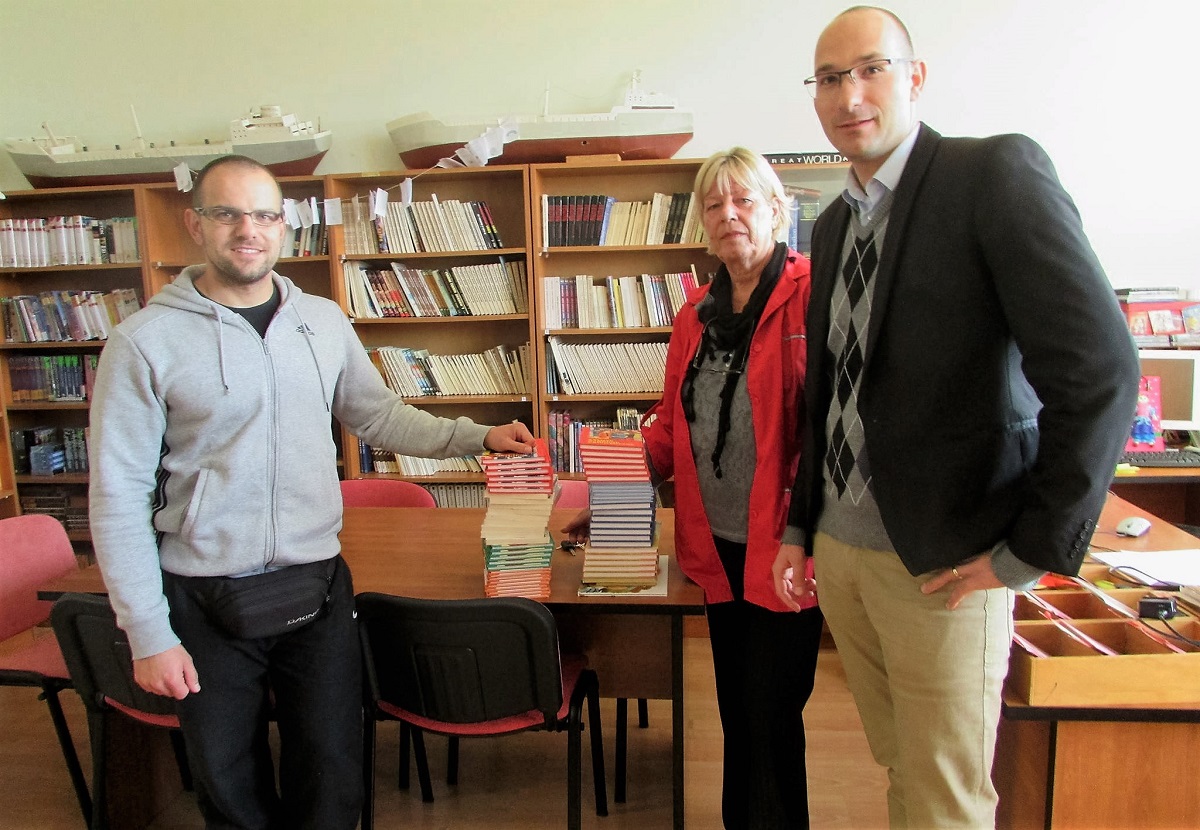 Featured image for “Znanje čini formu društva u Pirovcu – vrijedna donacija školskoj knjižnici”