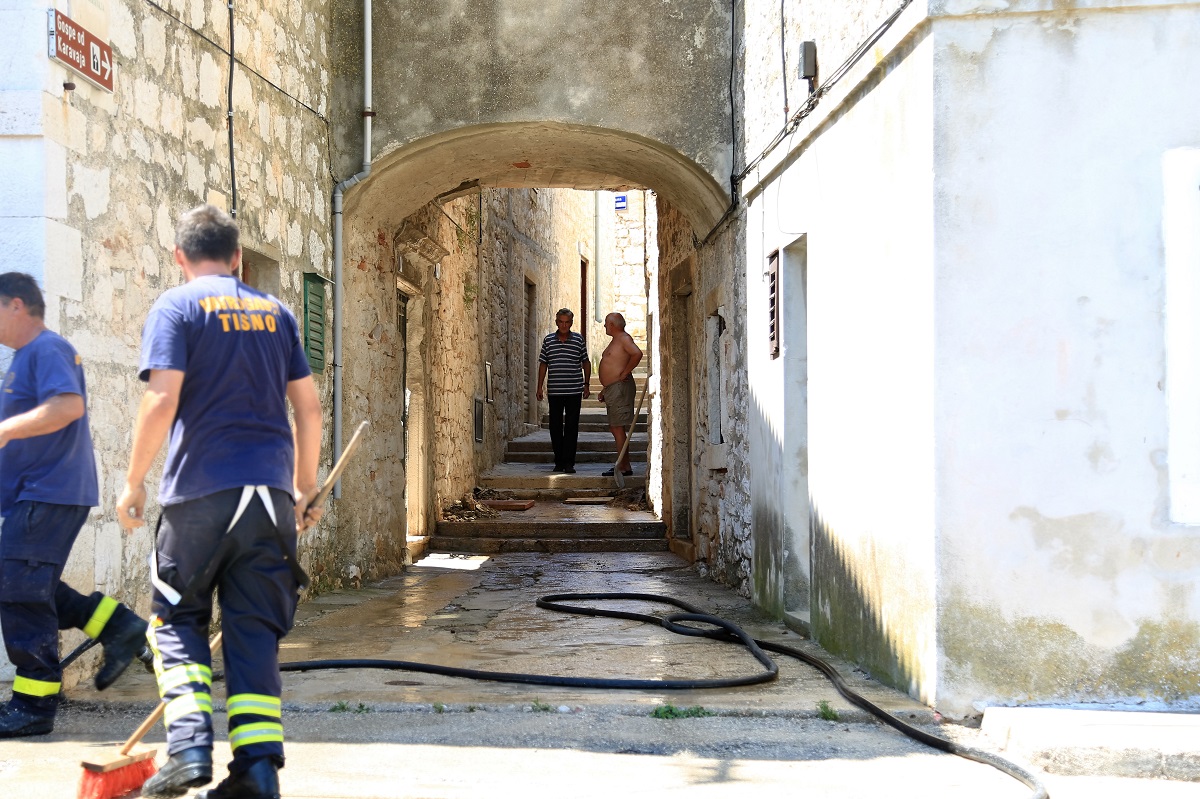 Featured image for “Tisno plaća 5,6 milijuna kuna za otkup zemlje na kojoj će se graditi pročistač”