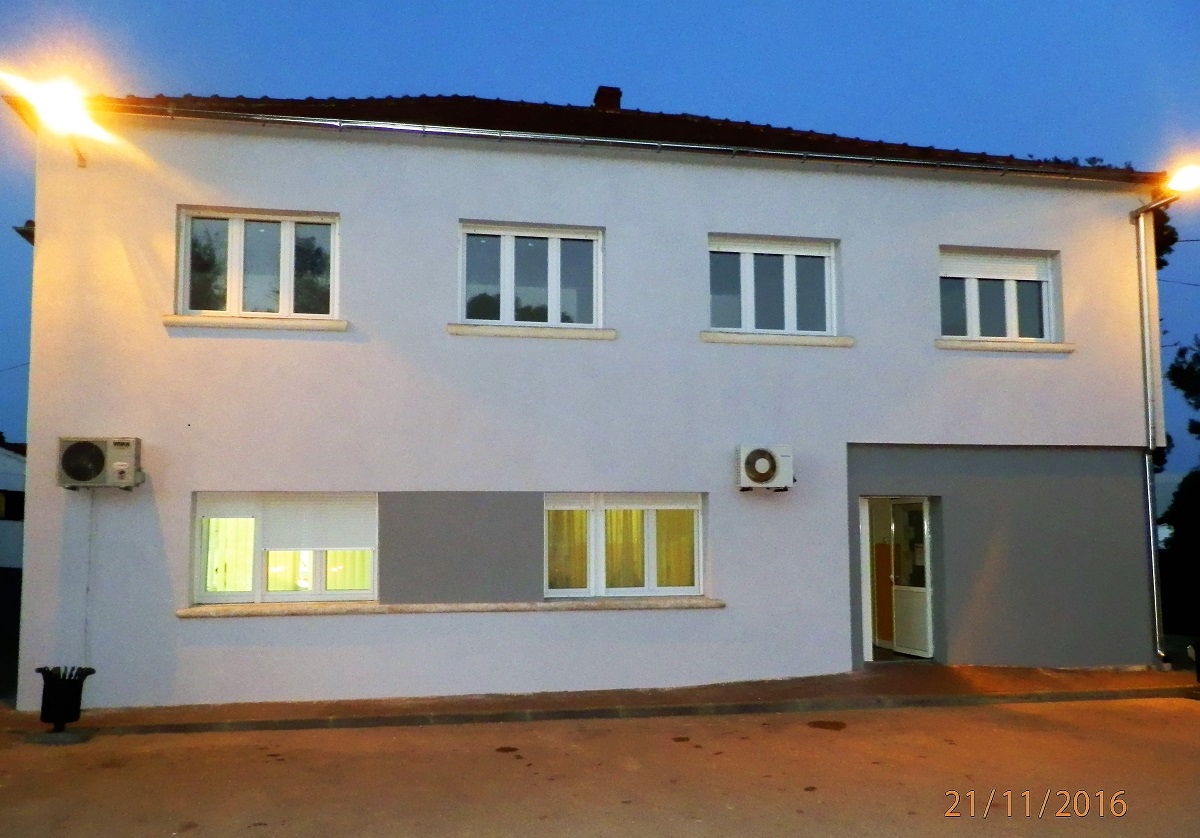 Featured image for “Uređena zgrada murterske ambulante – uz nju uskoro niče Park branitelja”
