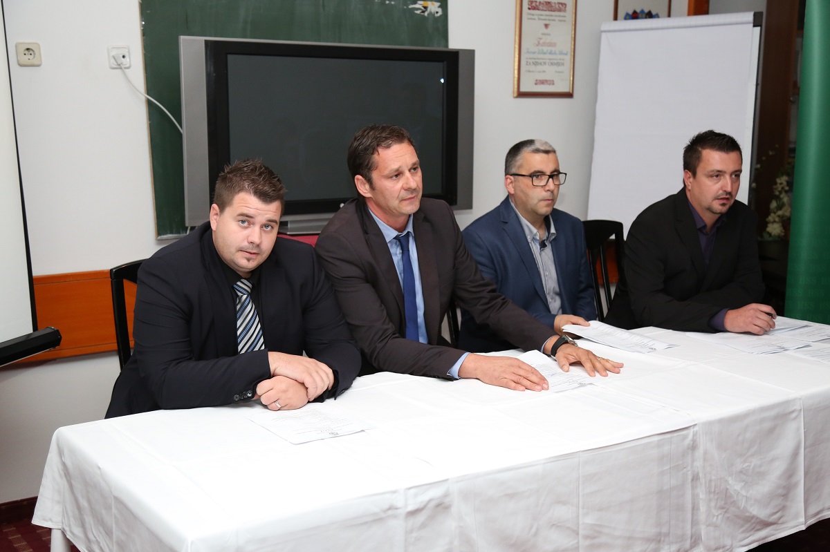 Featured image for “Mikšić predsjednik ŽO HSS-a, Turčinov, Šparica, Radić i Miljak potpredsjednici – Božikov osporava legalnost izbora”