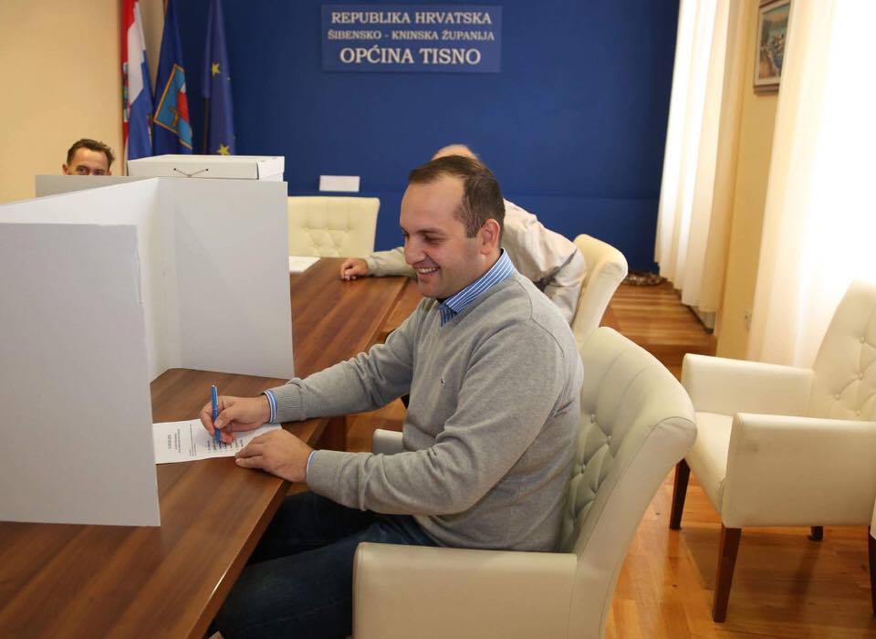 Featured image for “Socijaldemokrati biraju predsjednika: Ivan Klarin glasovao u Tisnom”