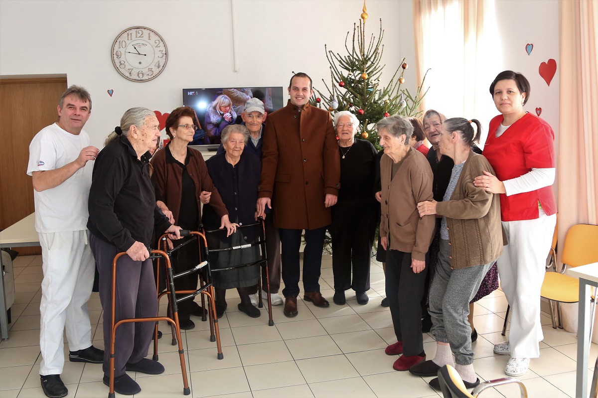 Featured image for “Božić u Domu za starije: ‘Neka se danas nitko ne osjeća usamljen’”
