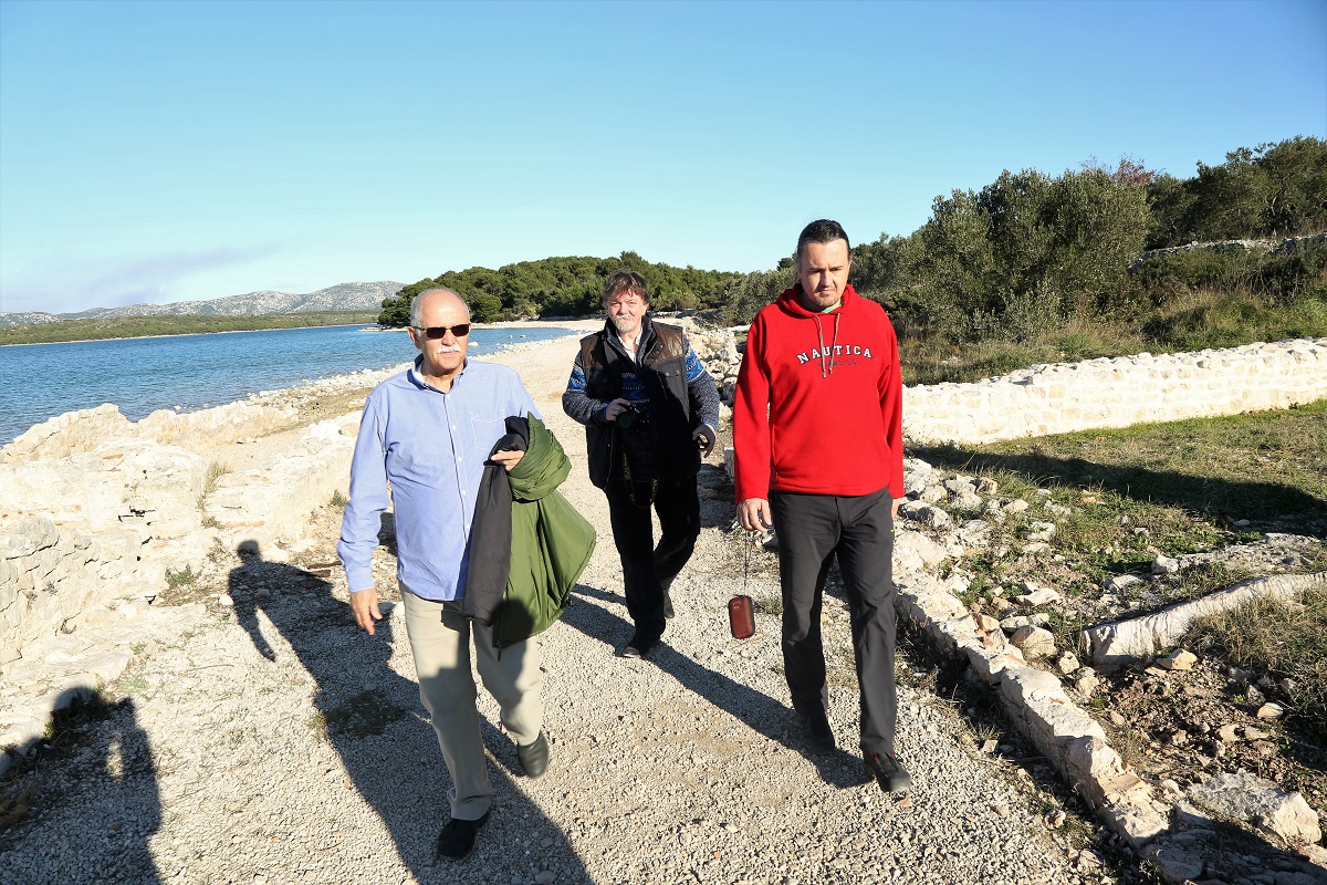 Featured image for “Arheolozi ne vide prepreke  – radovi na ‘Prvoj antičkoj plaži’ se nastavljaju”