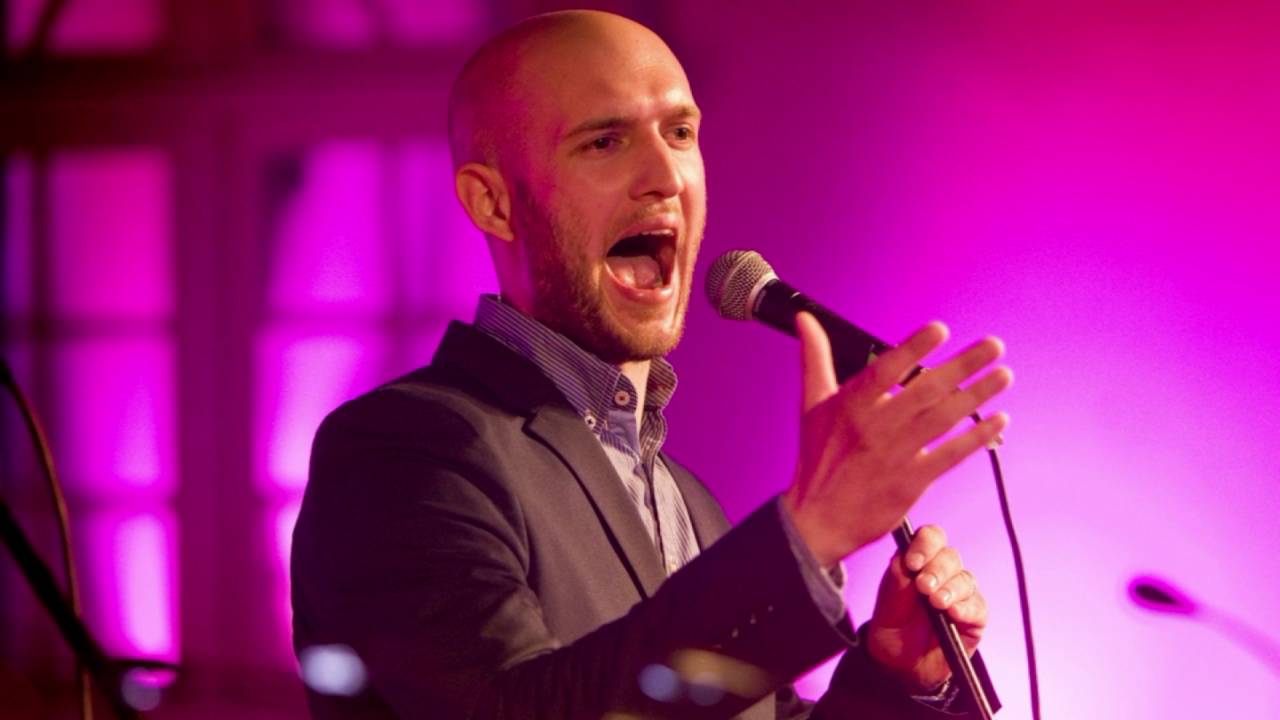 Featured image for “Šibenski tenor Marko Škugor pjeva za ‘Kamenčiće’ u tišnjanskoj dvorani”