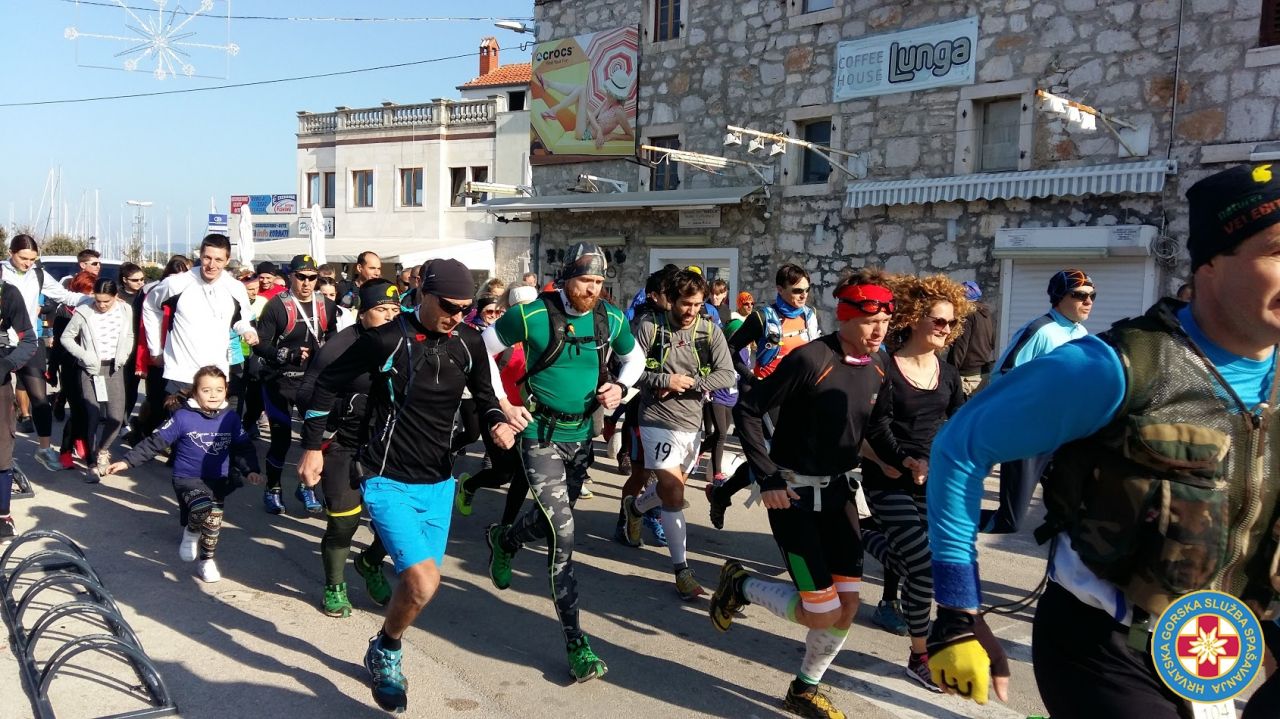 Featured image for “Lijepo vrijeme za 90 trkača Murter Traila”