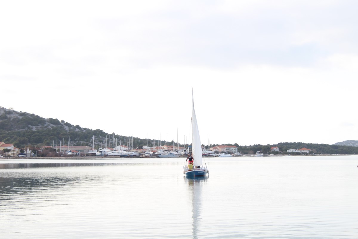 Featured image for “Murter: Održani pokladna regata i suđenje Krnji Krnjiću”