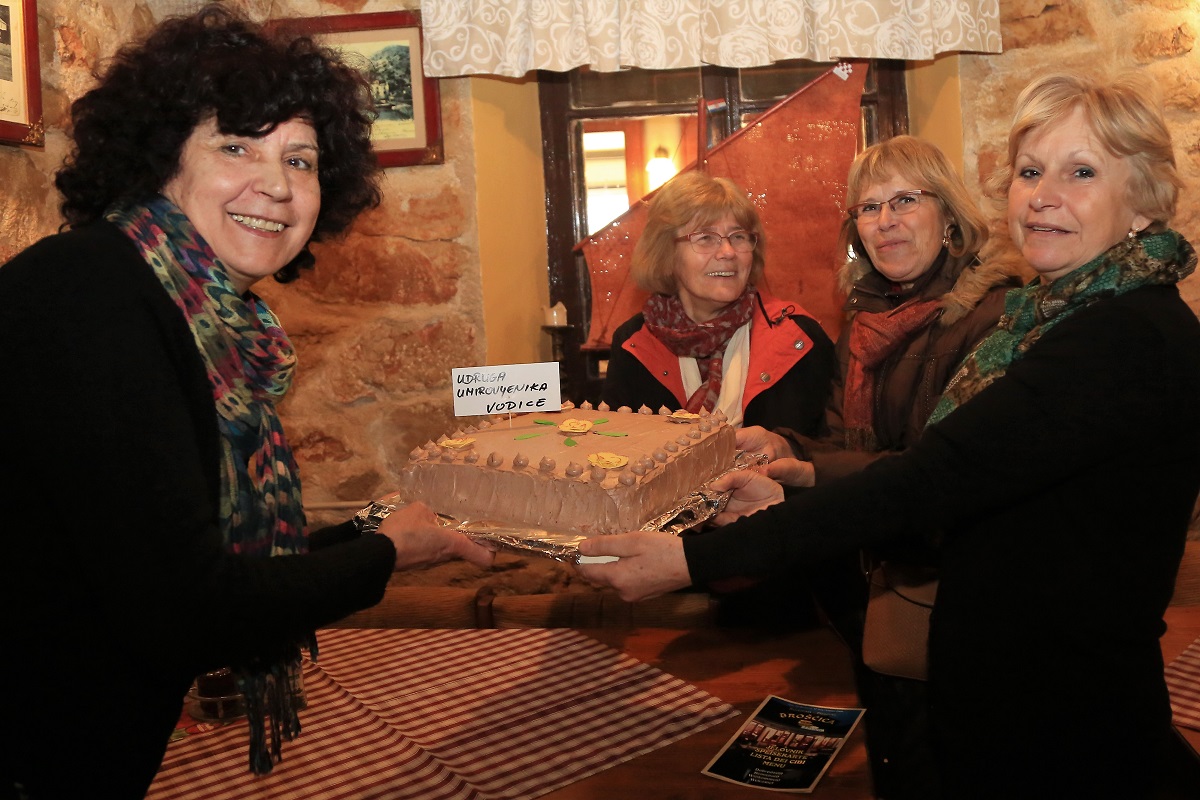 Featured image for “Nema mira u mirovini: Ekskurzija Vodičana na Murteru”
