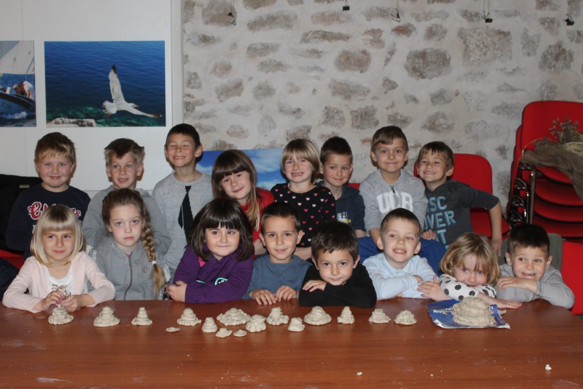 Featured image for “FOTO: Mali Jezerani gradili Pudaricu na kreativnoj radionici”