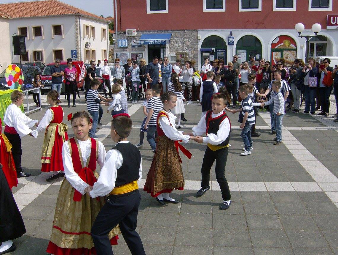 Featured image for “Veliki uspjeh malog uskrsnog sajma u Jezerima”