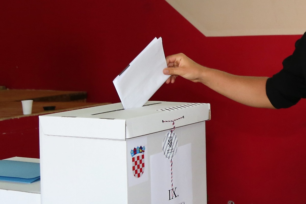Featured image for “Hrvatska u nedjelju bira lokalnu vlast: Za svaku funkciju po pet kandidata”
