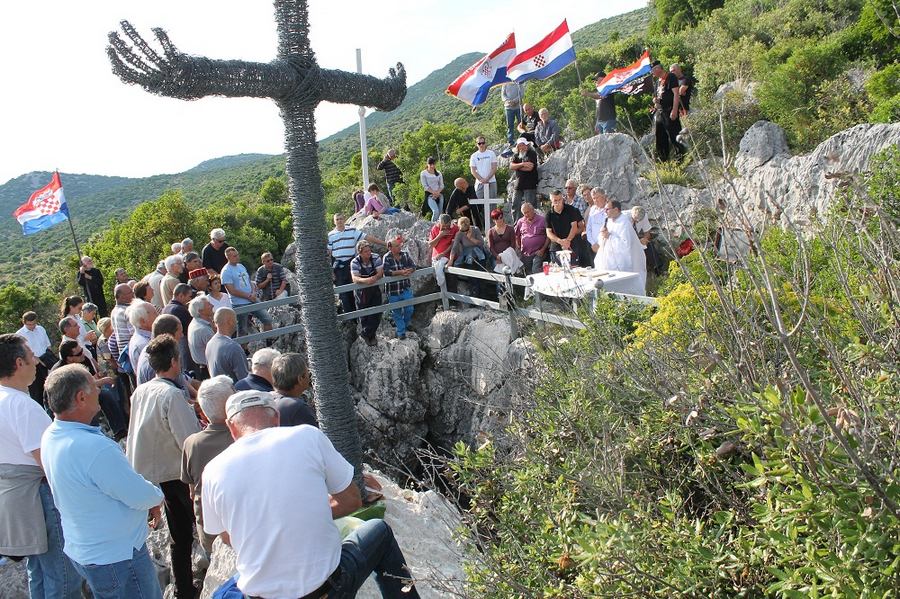 Featured image for “Poziv na molitvu za nevine žrtve”