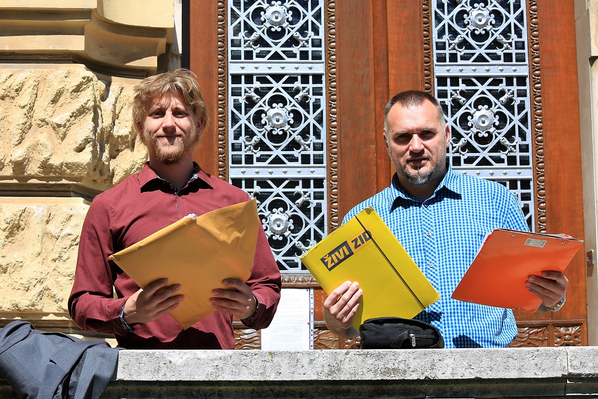Featured image for “Lovre Crvelin predao potpise i liste: ‘Kontrolirat ćemo smjer lokalne politike’”