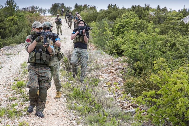 Featured image for “FOTO Održan međunarodni Airsoft susret u Tisnom i Jezerima”