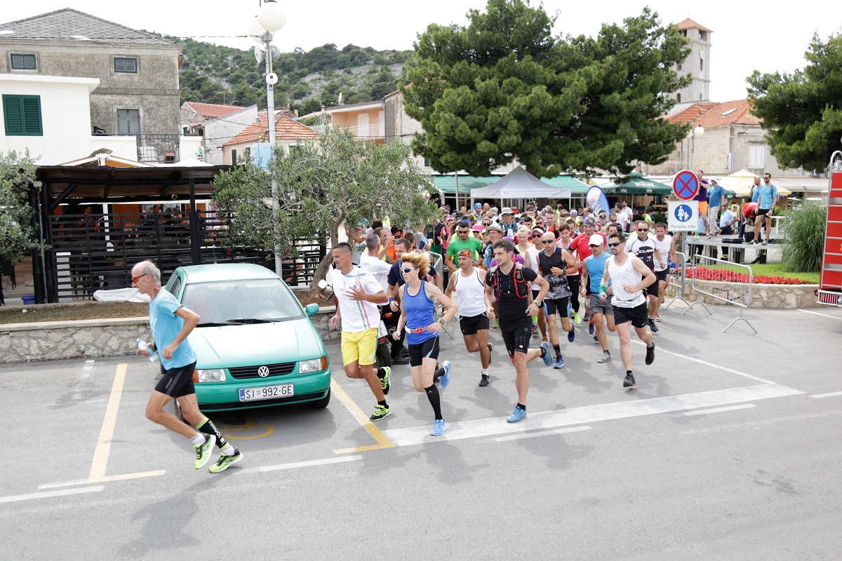 Featured image for “OKO OTOKA Splićanin Krstulović Opara pobjednik je utrke Tisno Trail 2017”