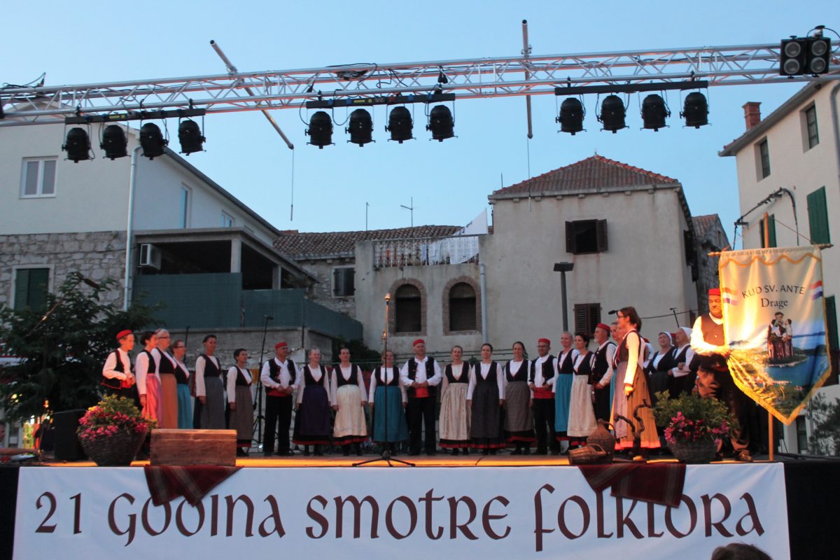 Featured image for “FOTOGALERIJA Održana 21. Smotra folklora u Betini”