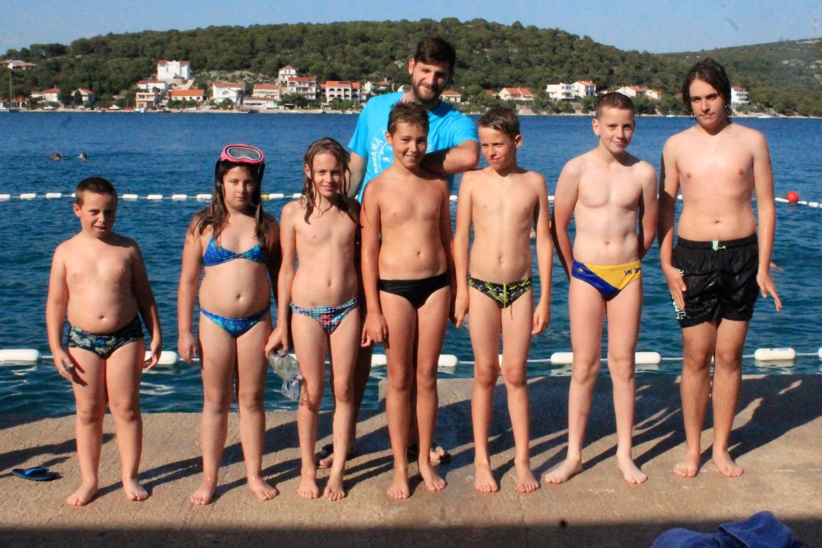 Featured image for “Ljetna škola vaterpola u Tisnom: Provođenje zdravog načina života i učenje osnovama vaterpola”