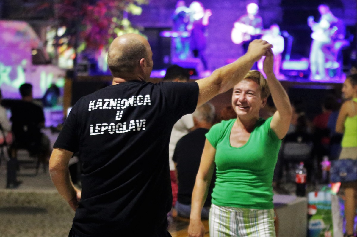 Featured image for “FOTO U Betini je svaku večer subota”