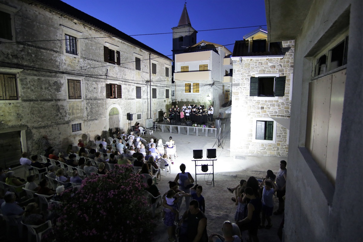 Featured image for “Zbor ‘Sv. Juraj’ napunio pirovačku Rudinu”