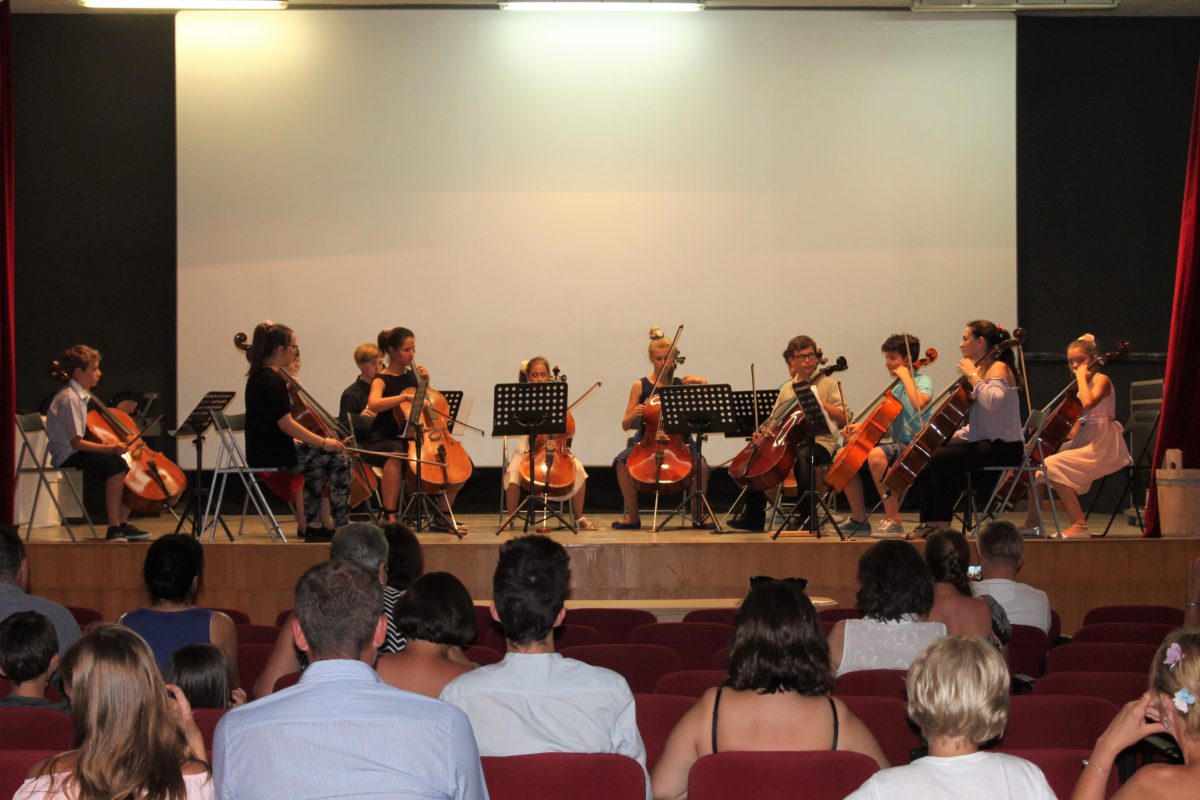 Featured image for “Održan koncert polaznika “Malog tečaja violončela” u Pirovcu”
