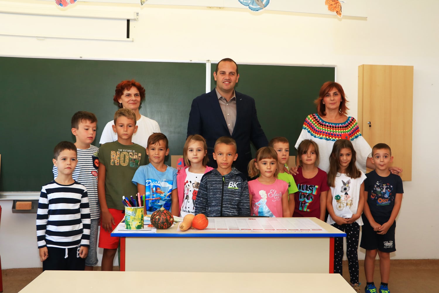 Featured image for “Tisno: Prvi dani škole za 22 prvašića Osnovne škole Vjekoslava Kaleba”