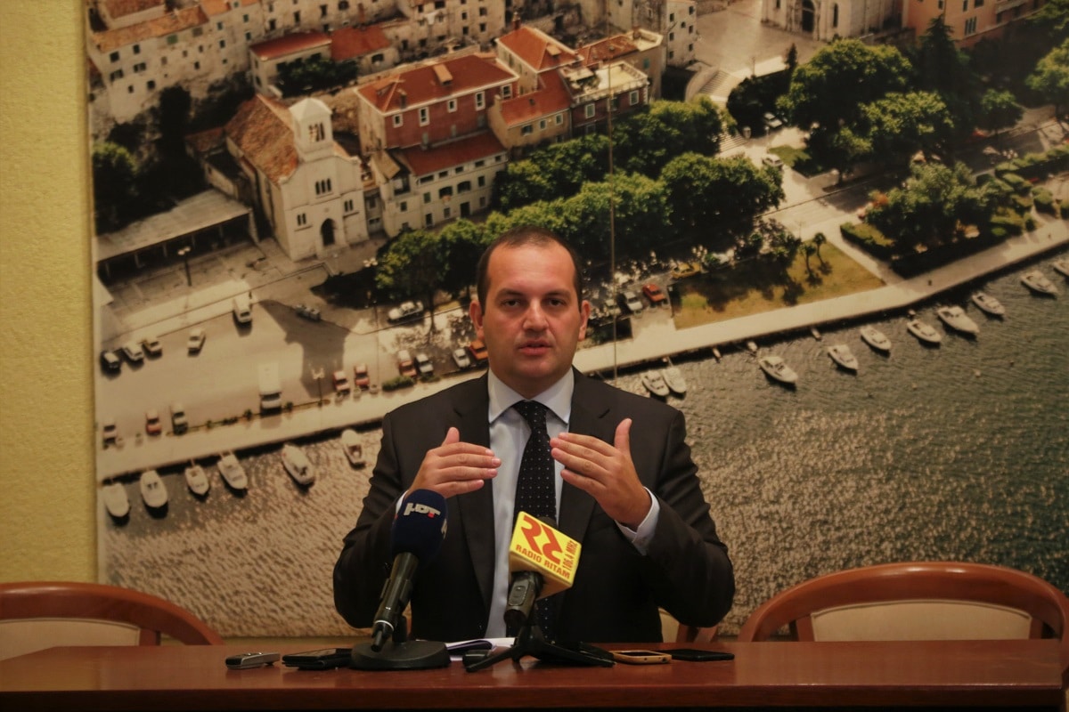Featured image for “Novcem otoka će se financirati uhljebničke općine? Klarin pozvao otočane na otpor”
