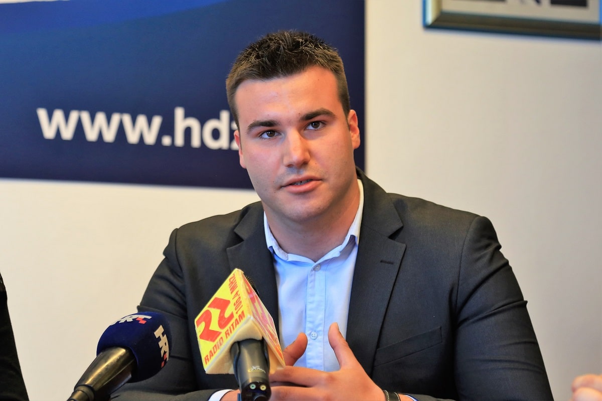 Featured image for “Povjerenik HDZ-a u Tisnom je mladi Luka Jakovčev – novi smjer stranke, tolerancija i uvažavanje konkurencije”