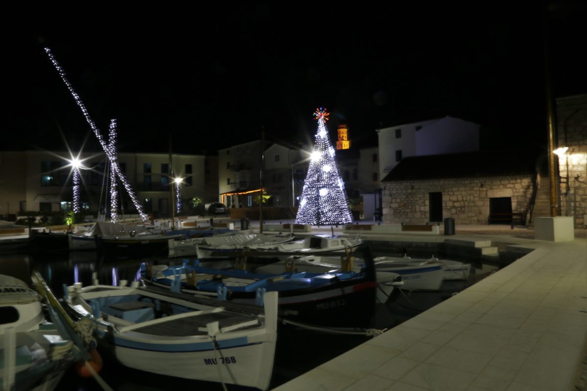 Featured image for “Adventski sajam u Betini – kuhano vino, topla čokolada, zimska jela i slastice dočekat će posjetitelje”