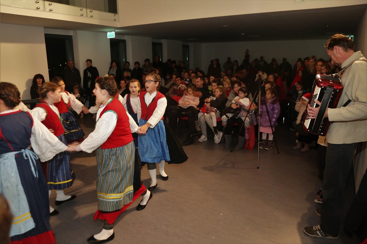 Featured image for “Dječja božićna priredba očarala Betinu”
