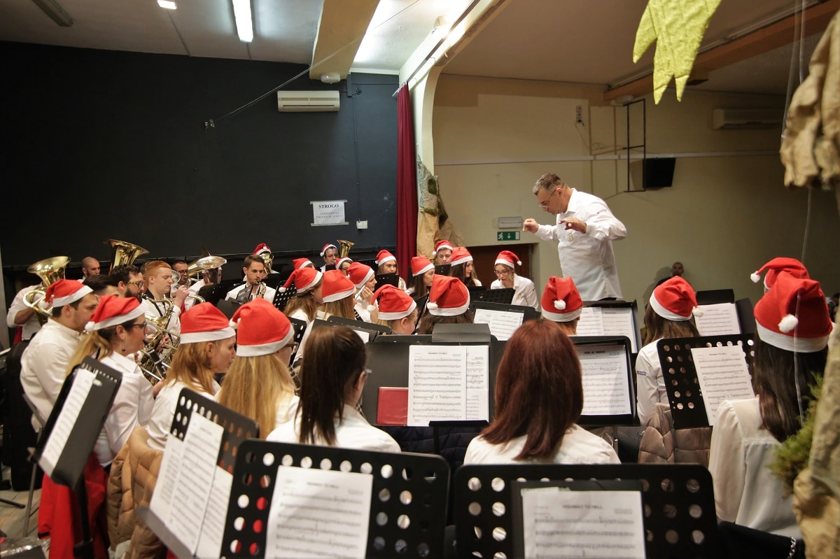 Featured image for “FOTOGALERIJA Puhački orkestar Pirovac napunio kino dvoranu do posljednjeg mjesta”