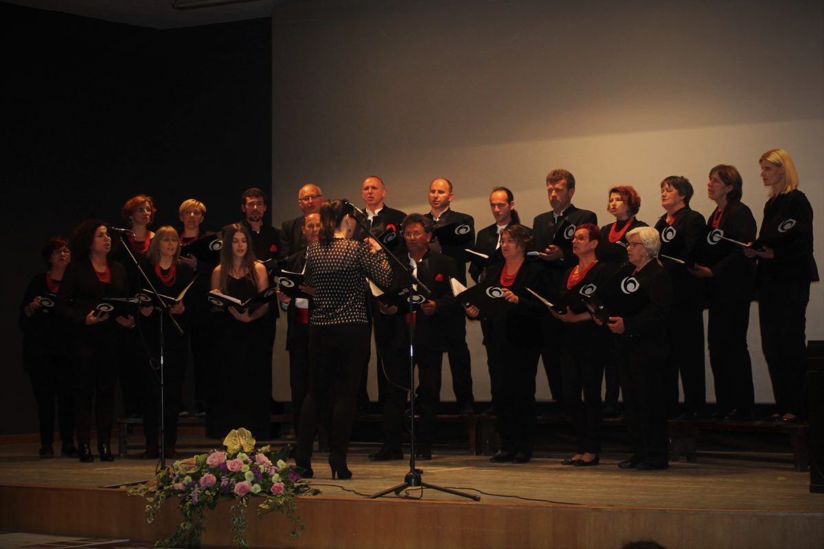 Featured image for “Humanitarni božićni koncert zborova Sveti Juraj, Lira i klape Šantarel u Pirovcu”