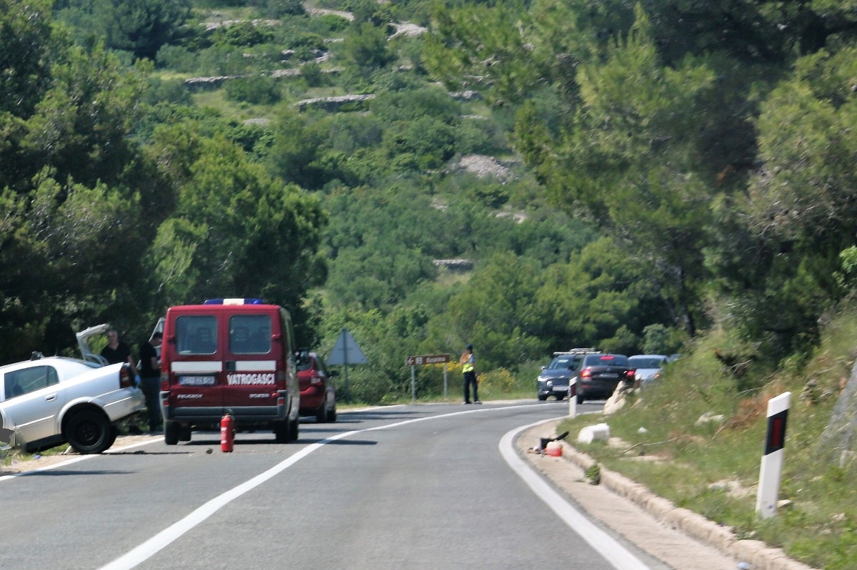 Featured image for “U izlijetanju automobila na Kosirini poginuo vozač”