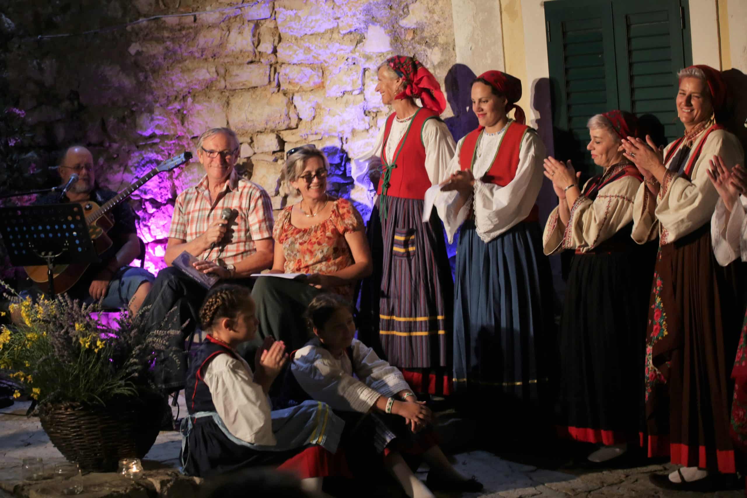 Featured image for “TJEDAN FOLKLORA Sinoć betinska besida, večeras hacol”