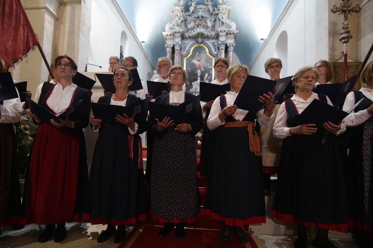 Featured image for “Dvoglasno glagoljaško pjevanje otvorilo betinski Tjedan folklora”