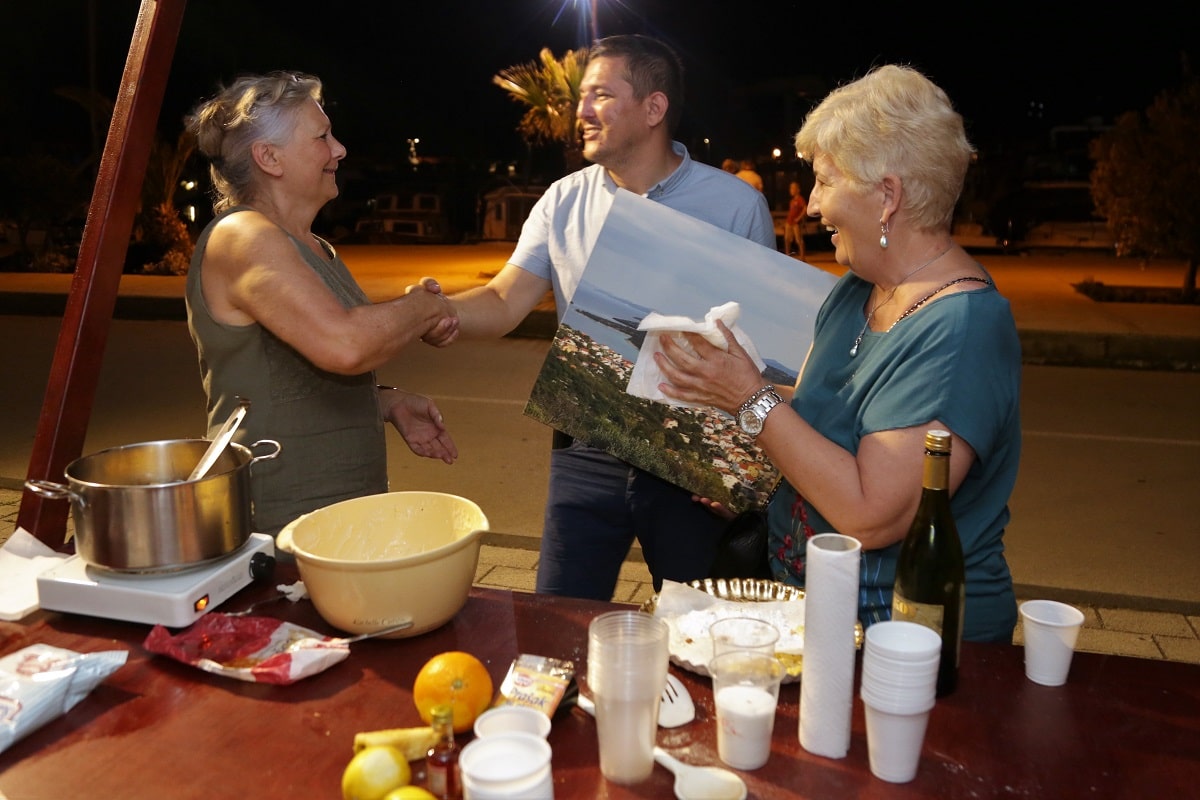 Featured image for “NATJECANJE Najbolje fritule u Jezerima peče – Velšanka”