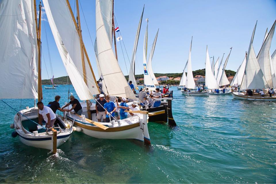 Featured image for “U 15 sati starta 16. Regata za dušu i tilo – Ante Balin Nijemac (86) danas je kapetan Kurnatarice”