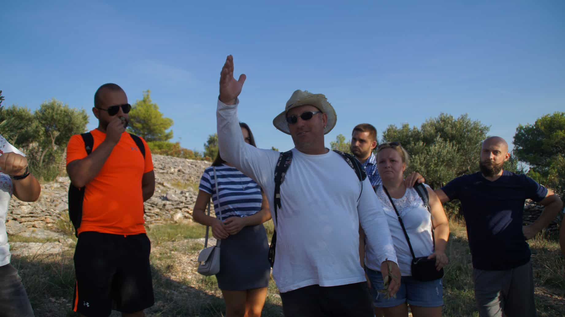 Featured image for “AGROYOUTH Mladi Europljani u Tisnom uče kako će postati seljaci”